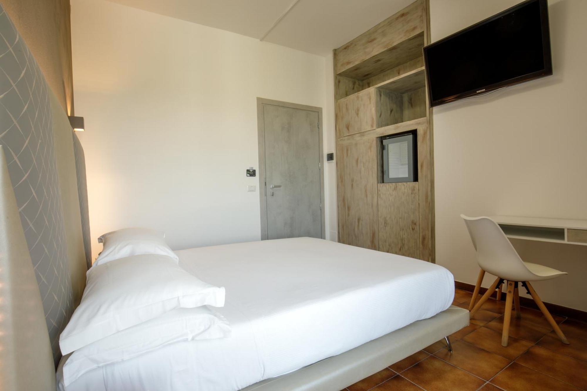Hotel Tirreno Latina Zewnętrze zdjęcie
