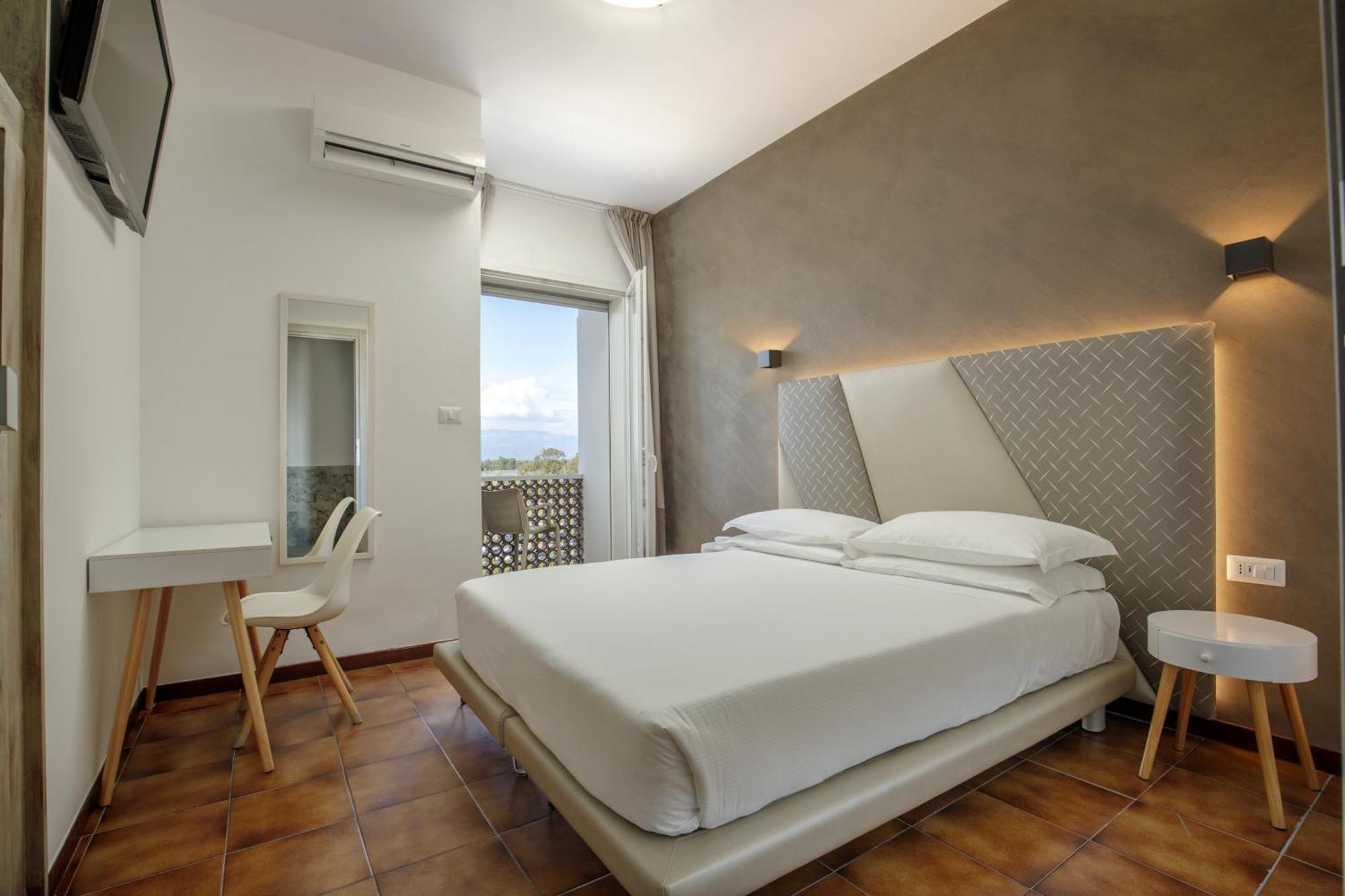 Hotel Tirreno Latina Zewnętrze zdjęcie