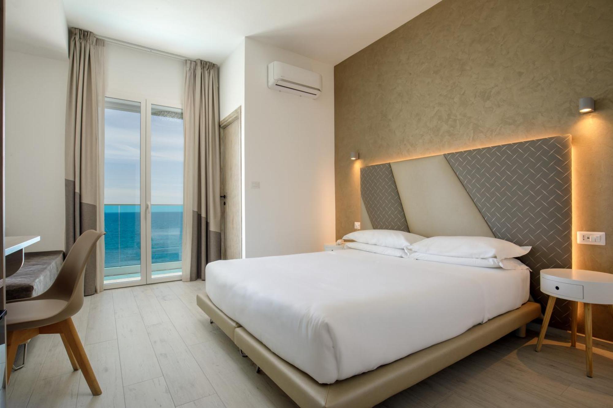 Hotel Tirreno Latina Zewnętrze zdjęcie